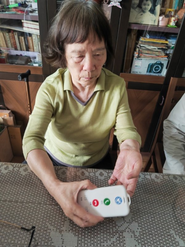 豪配投资 照料卧床老人，一座难以逾越的“山”？上海这个区探索家庭养老床位升级