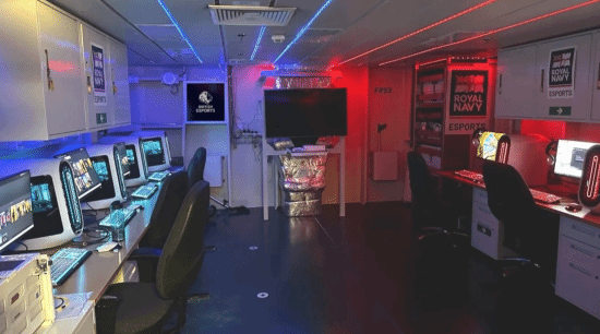 股升网 英国最新航母上配备高端电竞房：游戏对军队好处多多!