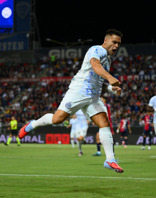 信弘配资 劳塔罗12战12球，升射手榜第5，国米2-0卡利亚里，静待AC米兰送礼